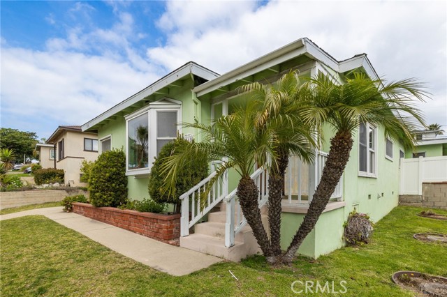 Detail Gallery Image 1 of 1 For 1318 S Helberta Ave, Redondo Beach,  CA 90277 - 4 Beds | 2 Baths