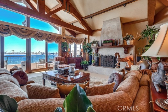 6048 Lido Lane, Long Beach CA: https://media.crmls.org/medias/0d81428d-879a-4c70-a927-bae1e6db4f27.jpg