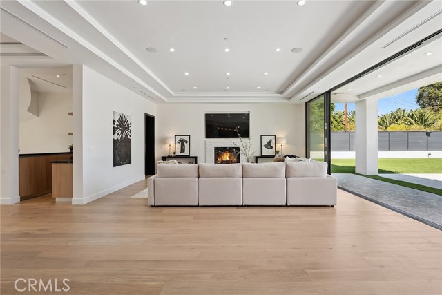 Detail Gallery Image 13 of 74 For 13807 Magnolia Bld, Sherman Oaks,  CA 91423 - 5 Beds | 4/1 Baths