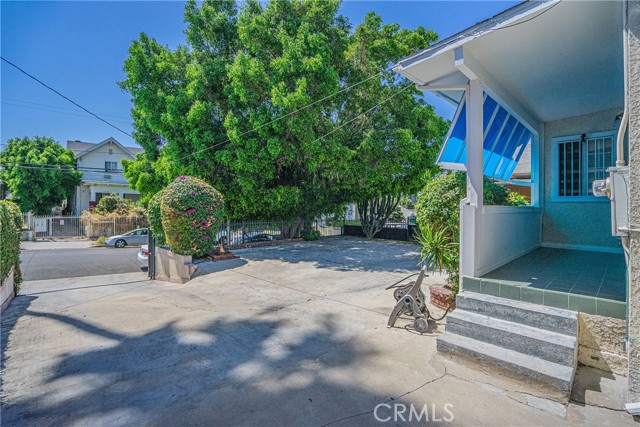 1146 Irolo Street, Los Angeles, California 90006, 3 Bedrooms Bedrooms, ,1 BathroomBathrooms,Single Family Residence,For Sale,Irolo,SB24148200