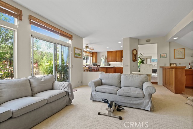 9221 Belcaro Drive, Huntington Beach CA: https://media.crmls.org/medias/0d81b0bf-3106-49d9-854b-421c2d1f9af0.jpg