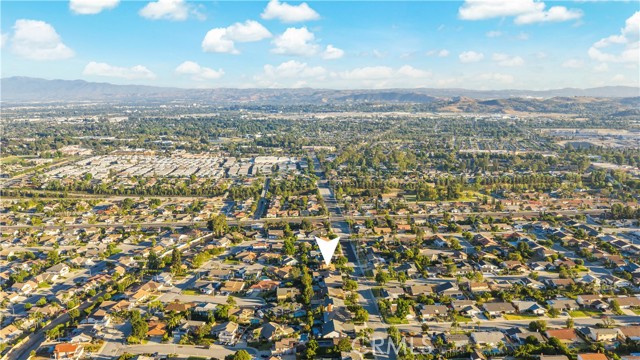 4700 Emerald Avenue, La Verne CA: https://media.crmls.org/medias/0d81e03c-ed39-45f7-94d1-1e6e124c5a8d.jpg
