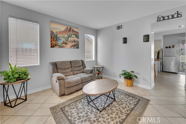 1335 Exeter Court, San Jacinto CA: https://media.crmls.org/medias/0d82b211-e43f-4def-be28-e1765994b853.jpg