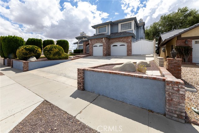 Detail Gallery Image 2 of 58 For 13259 Country Club, Victorville,  CA 92395 - 4 Beds | 3 Baths