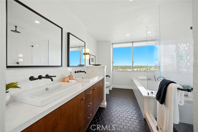 Detail Gallery Image 16 of 36 For 2999 E Ocean Bld #1320,  Long Beach,  CA 90803 - 2 Beds | 2 Baths