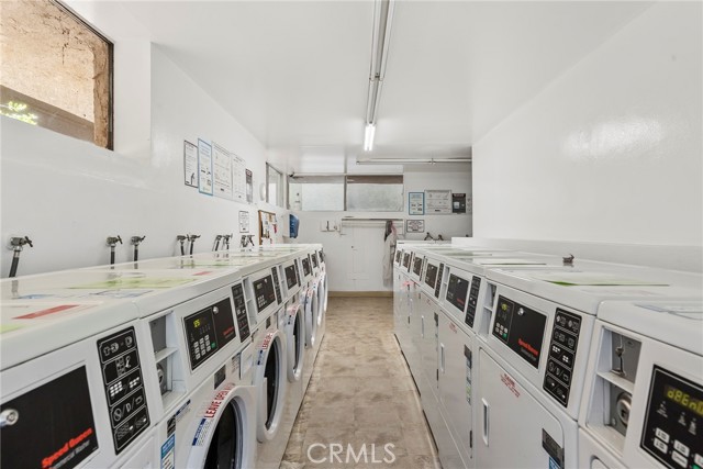 7740 Redlands Street, Playa del Rey CA: https://media.crmls.org/medias/0d843ef0-106f-4a5a-a655-4a5a6d4d7a20.jpg