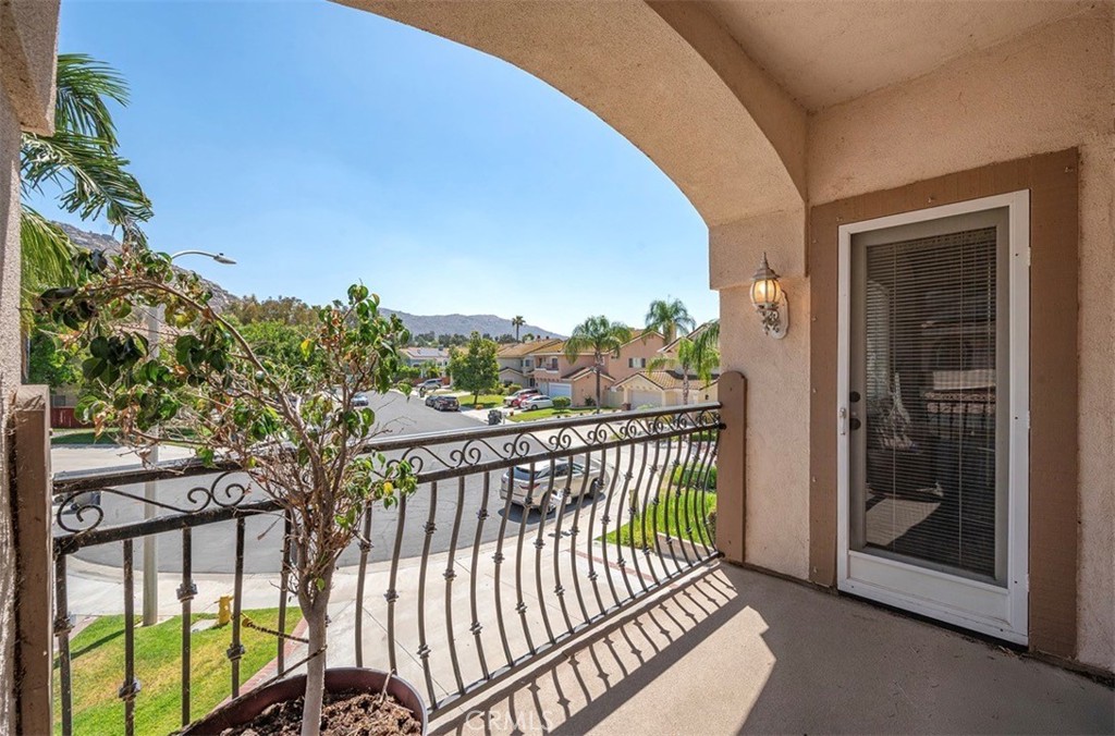 https://media.crmls.org/medias/0d84ec71-9384-4cda-a8ea-622f631e233e.jpg?preset=X-Large