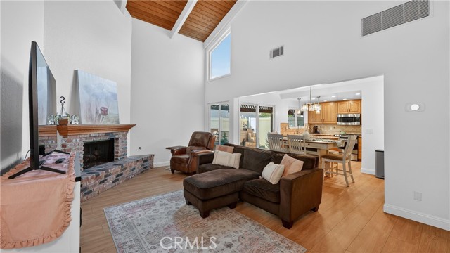 Detail Gallery Image 8 of 46 For 4304 Lincoln Plaza, Cypress,  CA 90630 - 2 Beds | 2/1 Baths