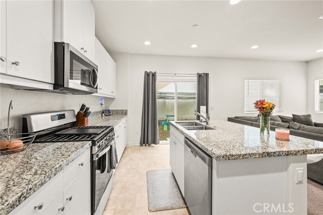 Detail Gallery Image 10 of 63 For 27166 Canyon Rock Ct, Moreno Valley,  CA 92555 - 4 Beds | 2/1 Baths