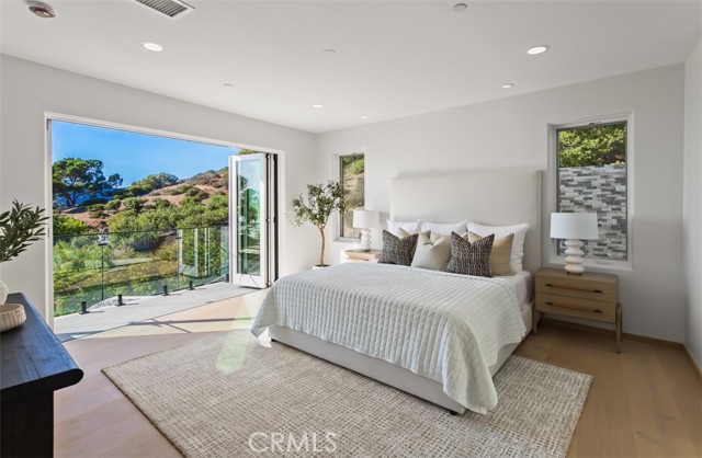 31 N Vista De Catalina, Laguna Beach CA: https://media.crmls.org/medias/0d866127-c4da-41d1-a86f-a12464a2ec36.jpg