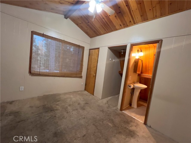 Detail Gallery Image 9 of 13 For 2616 Secret Dr, Running Springs,  CA 92382 - 4 Beds | 2/1 Baths