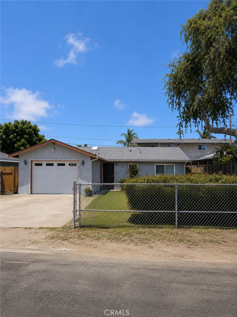 2285 La Verne