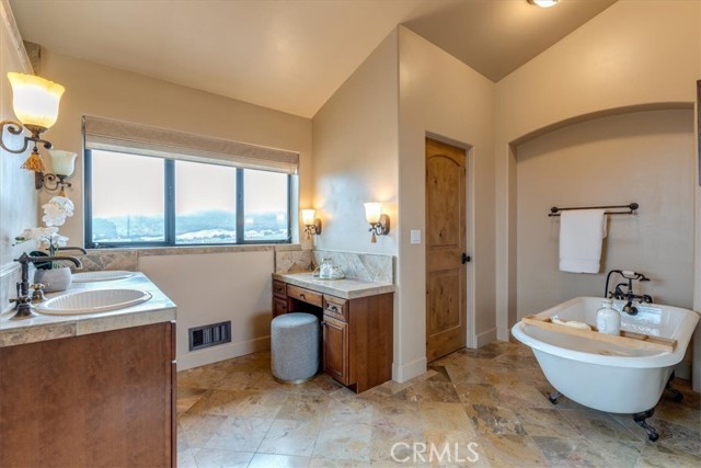 Detail Gallery Image 37 of 75 For 3230 Nacimiento Lake Dr, Paso Robles,  CA 93446 - 7 Beds | 3/1 Baths