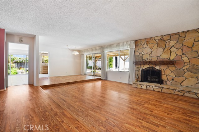 152 East Avenida De Los Arboles photo 3