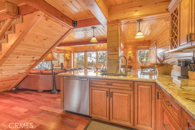 Detail Gallery Image 20 of 43 For 43478 Sheephorn Rd, Big Bear Lake,  CA 92315 - 3 Beds | 2 Baths