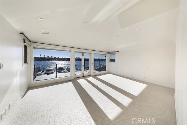 2636 Bayshore Drive, Newport Beach CA: https://media.crmls.org/medias/0d892938-92d6-4c45-ba4b-d5a9a04cd1b2.jpg
