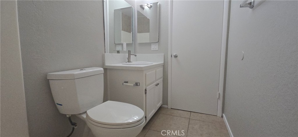 https://media.crmls.org/medias/0d89a097-9ac2-4998-b48e-3c424ce0f85c.jpg?preset=X-Large