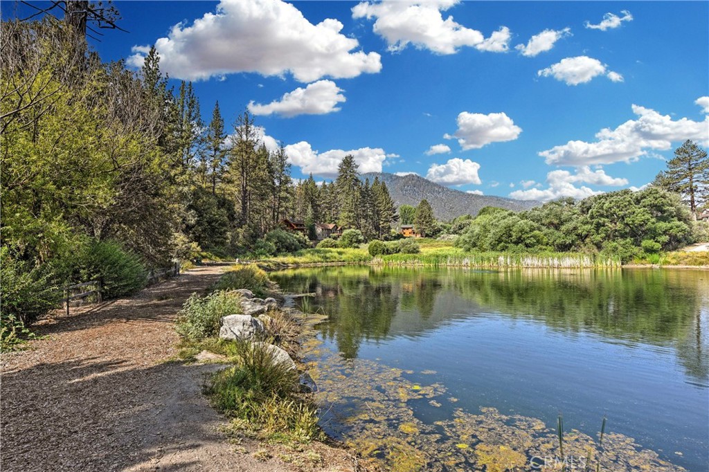 https://media.crmls.org/medias/0d8a678a-2028-4473-b478-50f28bcfd560.jpg?preset=X-Large