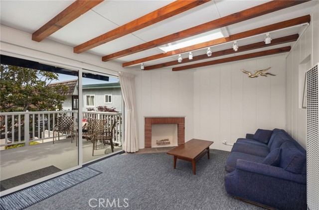 Detail Gallery Image 8 of 30 For 122 Opal Ave #2,  Newport Beach,  CA 92662 - 2 Beds | 1 Baths