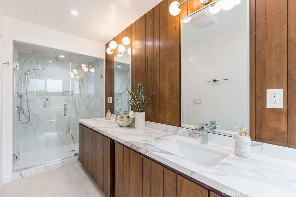 https://media.crmls.org/medias/0d8aa7f9-41a3-4dc9-84b1-41565eb9face.jpg?preset=X-Large