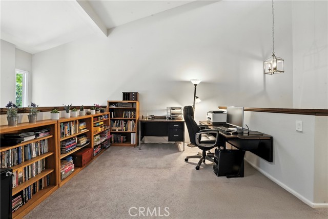 18221 Andrea N Circle, Northridge CA: https://media.crmls.org/medias/0d8ae177-33af-4bf6-a752-2224e41b647e.jpg