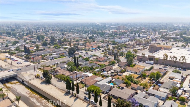 14358 1/2 Jeanette Lane, Baldwin Park CA: https://media.crmls.org/medias/0d8b2ec8-6ded-4862-8ed7-1670a04dd7d1.jpg