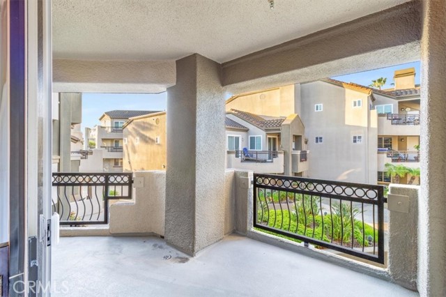 Detail Gallery Image 9 of 41 For 400 Lake St #208, Huntington Beach,  CA 92648 - 2 Beds | 2 Baths