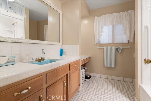 3419 Crest Drive, Bakersfield CA: https://media.crmls.org/medias/0d8cc0f4-6996-40af-9d4b-6b8d890503a2.jpg