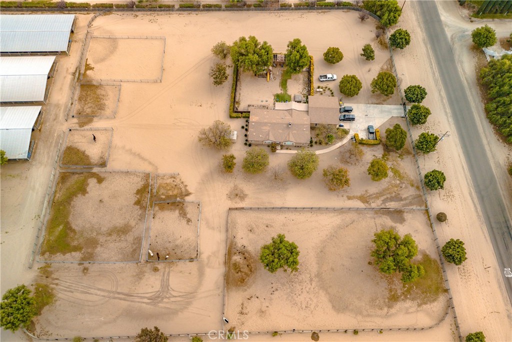 https://media.crmls.org/medias/0d8d6d7b-0e9b-4d8c-8f96-bf095b69243b.jpg?preset=X-Large