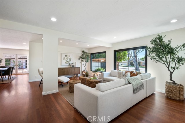 1122 Cranbrook Avenue, Torrance CA: https://media.crmls.org/medias/0d8d90bc-acb7-4237-b700-e17ef49b019b.jpg
