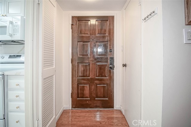 Detail Gallery Image 14 of 59 For 4950 Louise Ave #105,  Encino,  CA 91316 - 2 Beds | 2 Baths