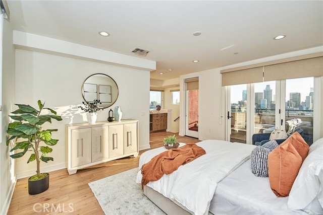 1050 N Joels Place, Los Angeles CA: https://media.crmls.org/medias/0d90112b-69c6-4b9a-85a2-5e84445689fa.jpg