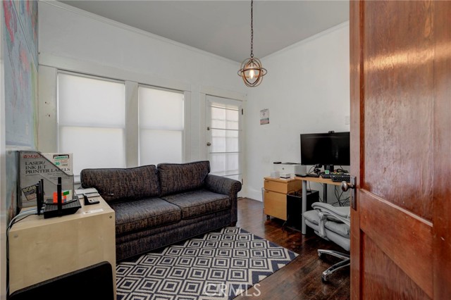 571 W 17th Street, San Pedro CA: https://media.crmls.org/medias/0d9029ac-943e-4d4a-8a53-6c7e569b7154.jpg