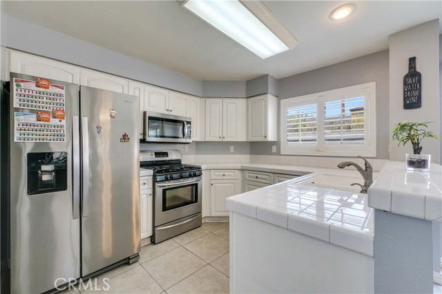 Detail Gallery Image 3 of 39 For 961 Blossomcreek Ln, Corona,  CA 92878 - 3 Beds | 2/1 Baths