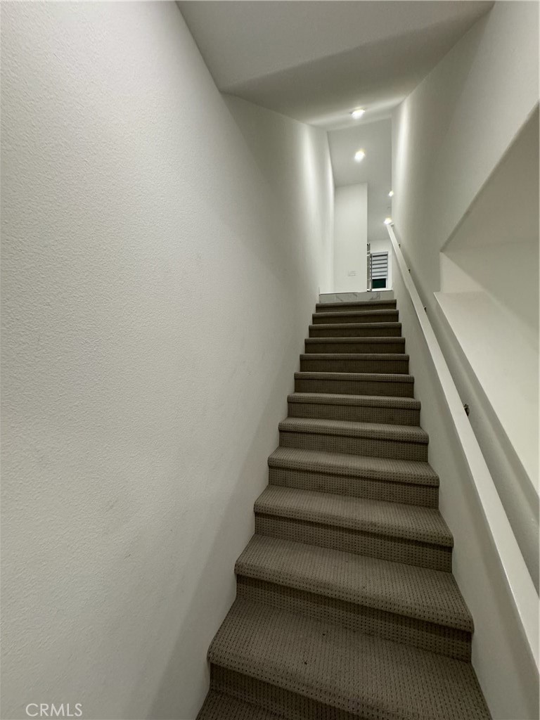 https://media.crmls.org/medias/0d919ec5-0c8b-4c21-9264-7a119688c624.jpg?preset=X-Large
