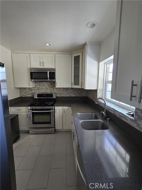 Detail Gallery Image 3 of 27 For 2944 Mayfield, La Crescenta,  CA 91214 - 3 Beds | 2 Baths