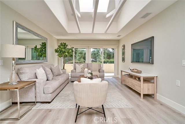 Detail Gallery Image 4 of 26 For 3287 San Amadeo #B,  Laguna Woods,  CA 92637 - 2 Beds | 2 Baths