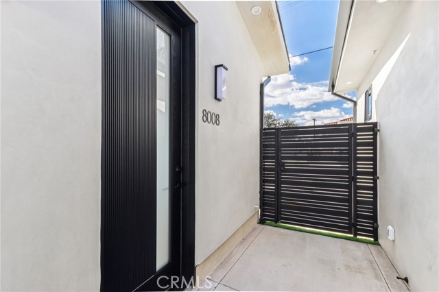 Detail Gallery Image 7 of 72 For 8006 Lloyd Ave, North Hollywood,  CA 91605 - 7 Beds | 6 Baths