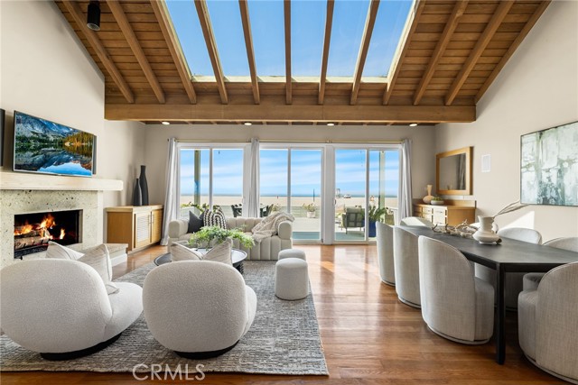 Detail Gallery Image 2 of 48 For 7008 W Oceanfront, Newport Beach,  CA 92663 - 5 Beds | 3/1 Baths