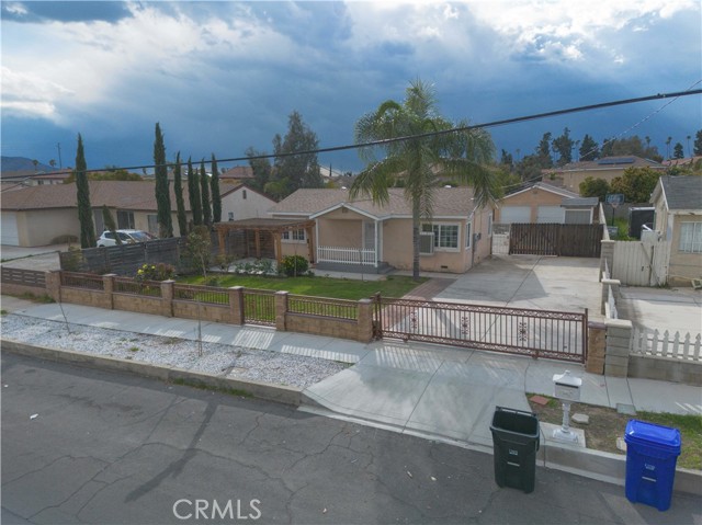 Detail Gallery Image 2 of 17 For 414 S Linden, Rialto,  CA 92376 - 2 Beds | 1 Baths