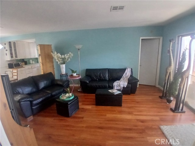 Detail Gallery Image 5 of 35 For 7650 Wilbur Ave, Reseda,  CA 91335 - 3 Beds | 1/1 Baths