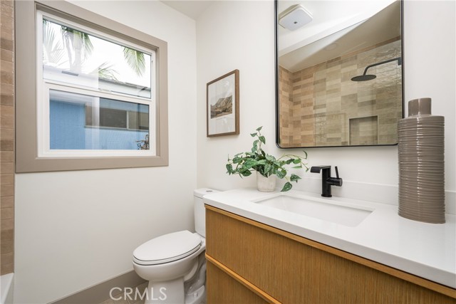 5161 E 27th Street, Long Beach CA: https://media.crmls.org/medias/0d93056c-ae62-42db-babc-47e7ebe8e37d.jpg