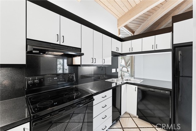 2360 Boulder Bluffs Court, Riverside CA: https://media.crmls.org/medias/0d9324e8-eadf-42da-a258-f328d4831ba6.jpg
