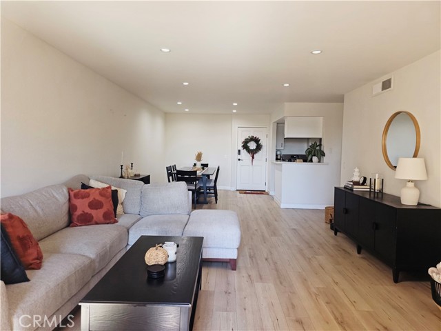 Detail Gallery Image 5 of 14 For 424 Oak St #324,  Glendale,  CA 91204 - 1 Beds | 1 Baths