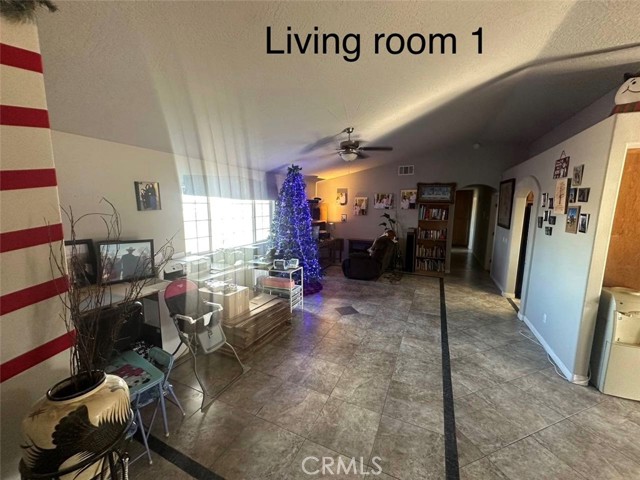 16271 Nisqualli, Victorville CA: https://media.crmls.org/medias/0d93b94e-c94a-474a-8d7f-9ad5626d108b.jpg