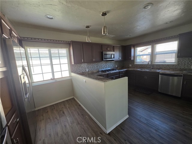 Detail Gallery Image 7 of 18 For 520 Country Club Lane, San Bernardino,  CA 92404 - 3 Beds | 1/1 Baths