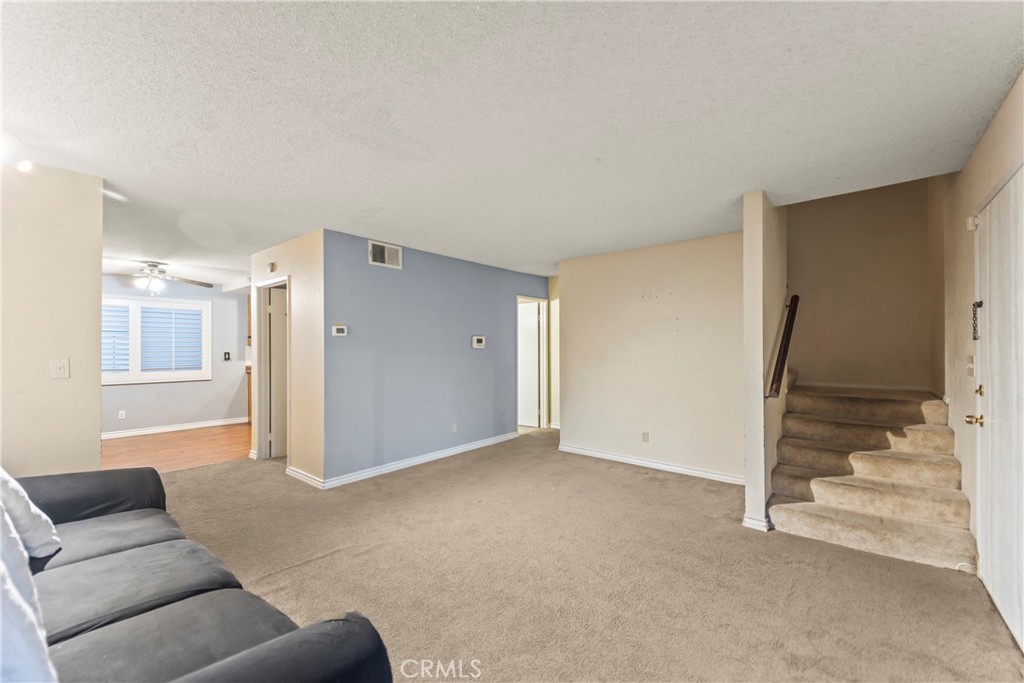 https://media.crmls.org/medias/0d95062e-98ed-4ed3-a14d-4747b292dd99.jpg?preset=X-Large