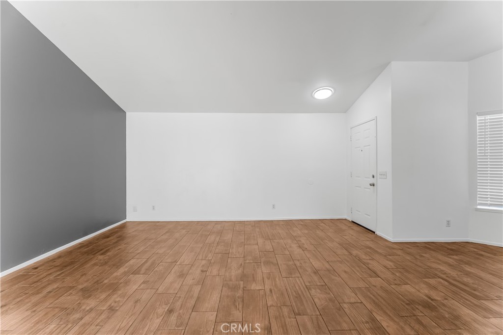 https://media.crmls.org/medias/0d953fe9-2e56-4803-8033-021a5011c3c9.jpg?preset=X-Large