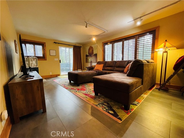 Detail Gallery Image 5 of 29 For 26546 Green Ave, Idyllwild,  CA 92549 - 3 Beds | 2 Baths