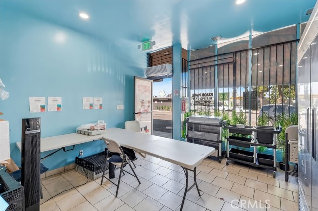 Commercial for Sale in Sun Valley, California